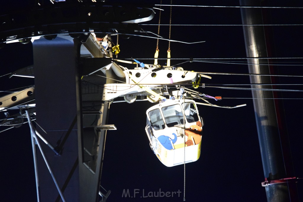 Koelner Seilbahn Gondel blieb haengen Koeln Linksrheinisch P922.JPG - Miklos Laubert